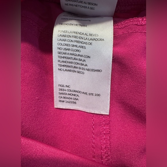 Figs Women’s Raspberry Sorbet Scrub Set-XS/tall Kade Cargo Pants; XXS Casma top - Picture 11 of 13